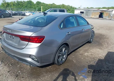 2023 Kia Forte Lxs z USA, uszkodzony, nr VIN 3KPF24AD1PE555862